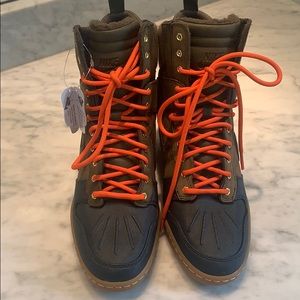 NWT Nike Green Women's Dunk Sky Hi 2.0  size 8